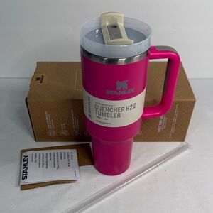 Stanley Quencher H2.0 Tumbler in Bold Pink
